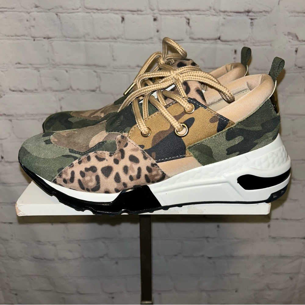 Steve Madden Cliff camo sneakers size 8.5 women’s